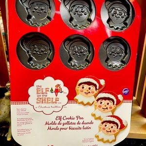 Wilton Elf on a shelf baking pan